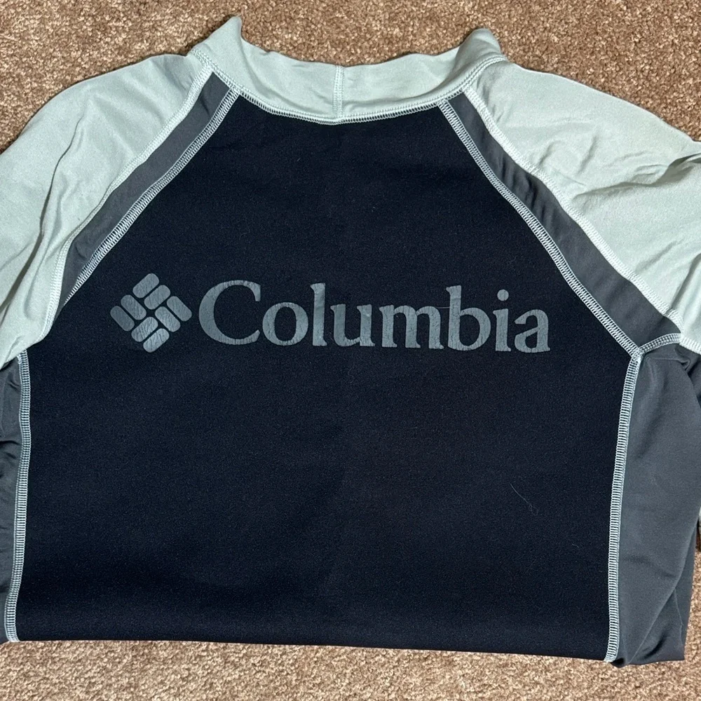 Columbia Black and Gray Swim Rash Guard Shirt